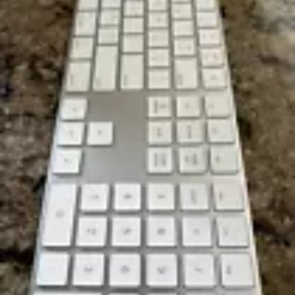 Magic Keyboard with Numeric Keypad - US English - Picture 2 of 5